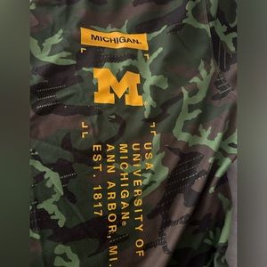 Nike DriFit Men’s Michigan Wolverines Jordan training shirt size M